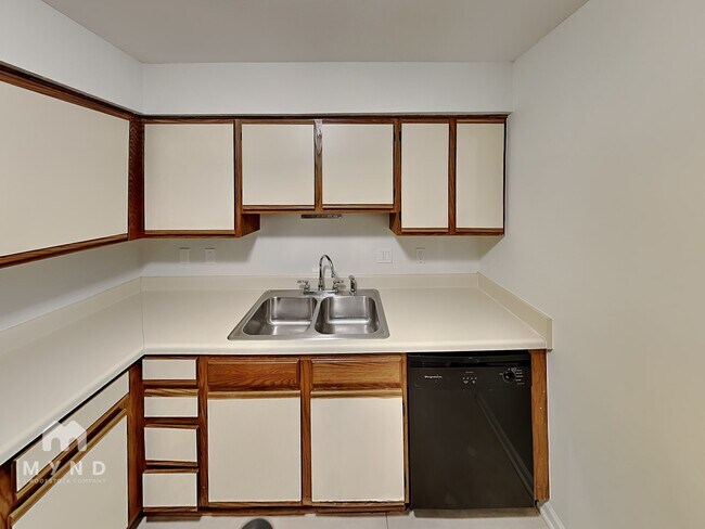 Building Photo - 1021 Churchill Downs Ct