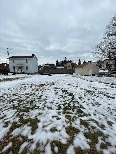 Building Photo - 128 S Spring Ave