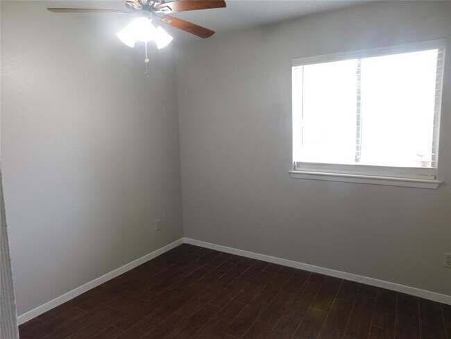 Building Photo - 4403 Alamo Ave