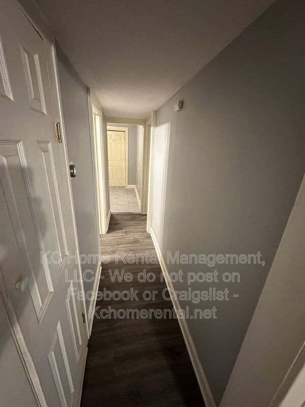 Building Photo - 1112 W 41st Terrace