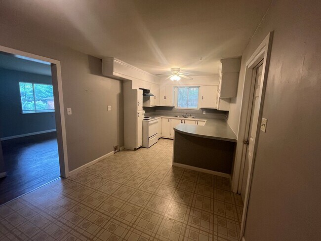 Building Photo - Nuce 3 br. Home for rent near LR Air Force base