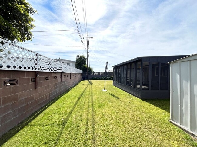 Building Photo - 3 bed, 2 bath in Ontario, CA!