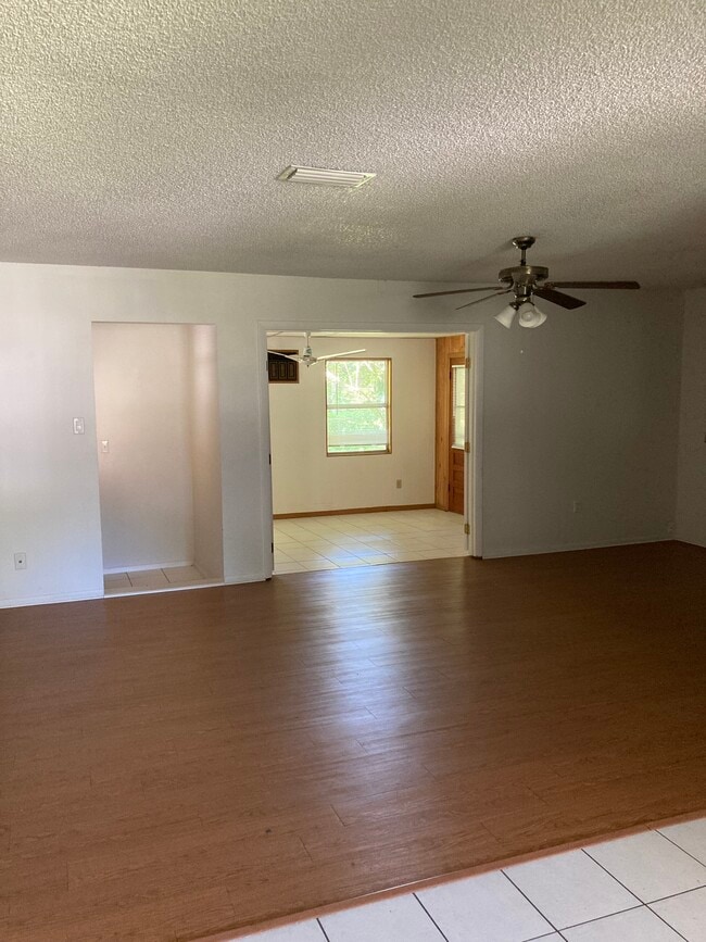 Building Photo - 213 Cotorro Ln