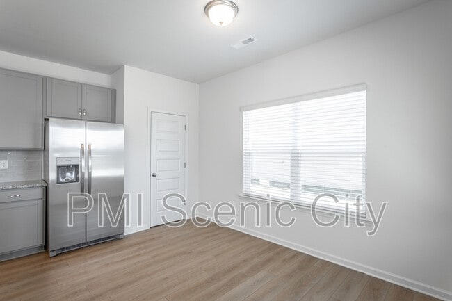 Building Photo - 8836 Meadowvale Ct