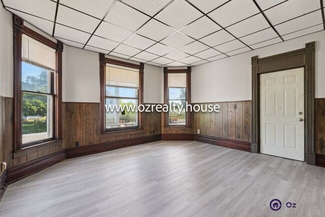 Building Photo - 1303 Western Ave