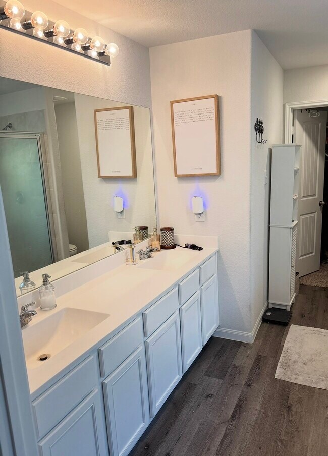 Building Photo - 17607 Desmond St