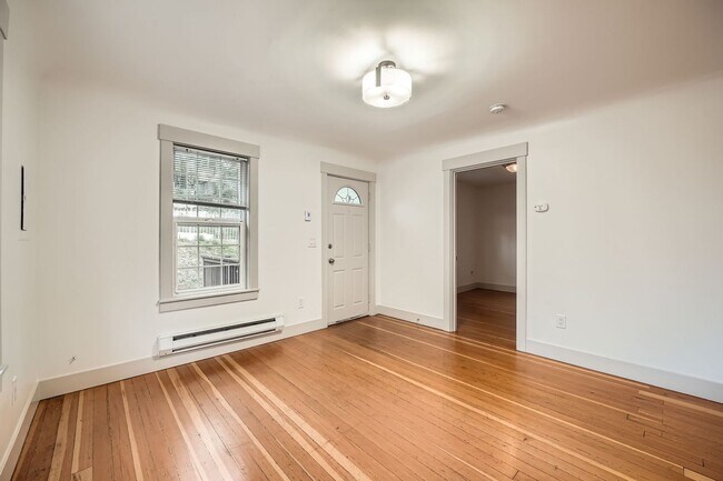 Building Photo - 3819 37th Ave S