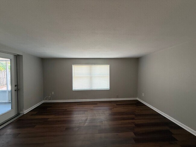 Building Photo - Available Now! Beautiful Single Family Por...