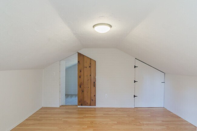 Building Photo - 3Bd/1Ba Seattle House