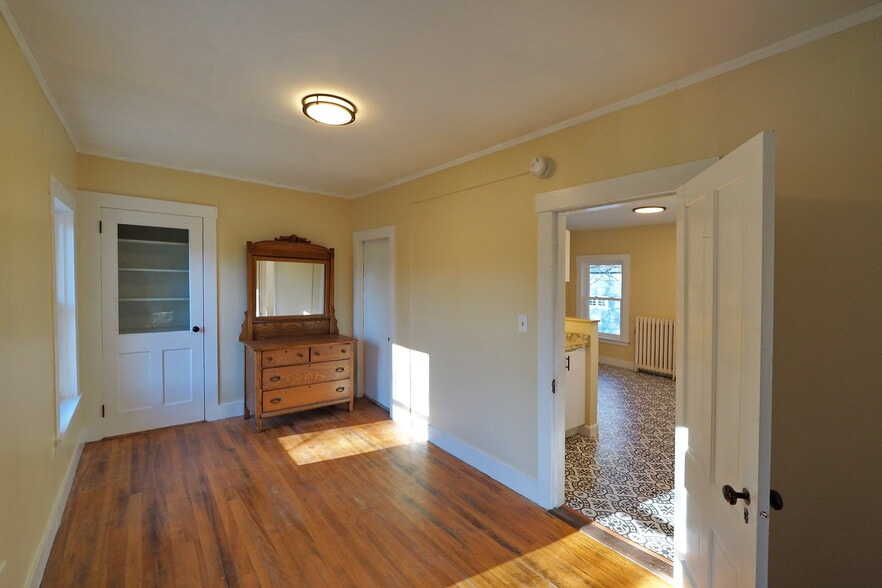 Dining room - 197 Western Ave