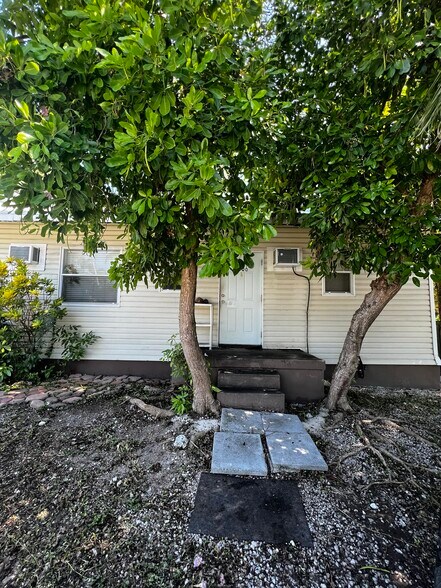 Building Photo - 2406 Harris Ave