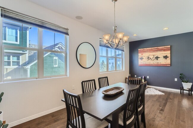 Building Photo - Spacious 2BDR Modern Townhome in Louisville