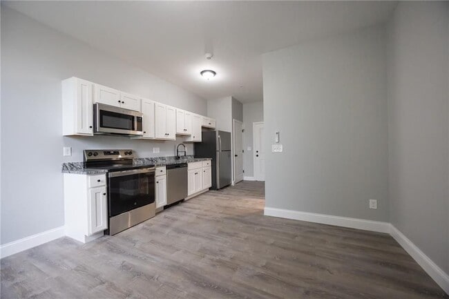 Building Photo - 6899 Post Rd