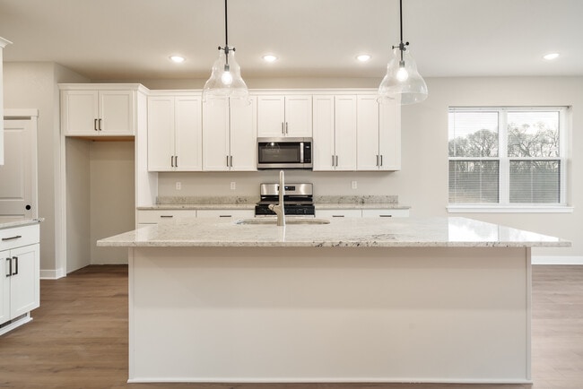 Building Photo - 5729 Willow Creek Ln