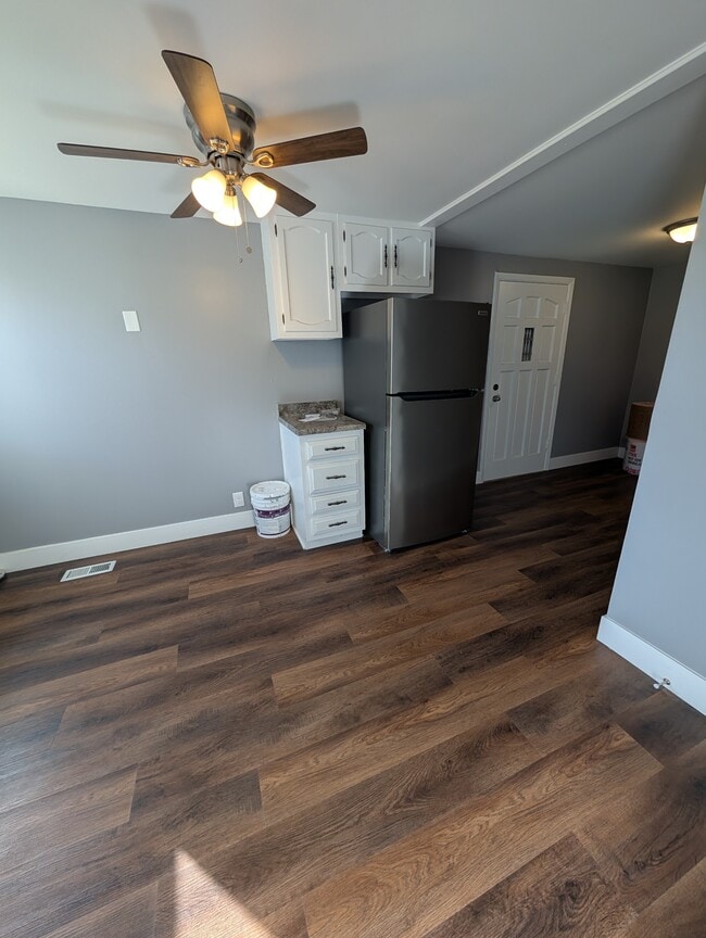 Building Photo - 621 SW Oakley Ave