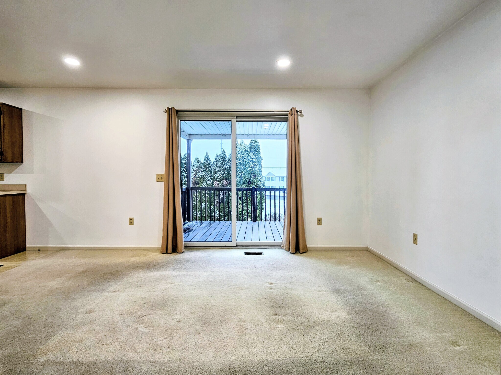 Building Photo - 357 Acorn Cir