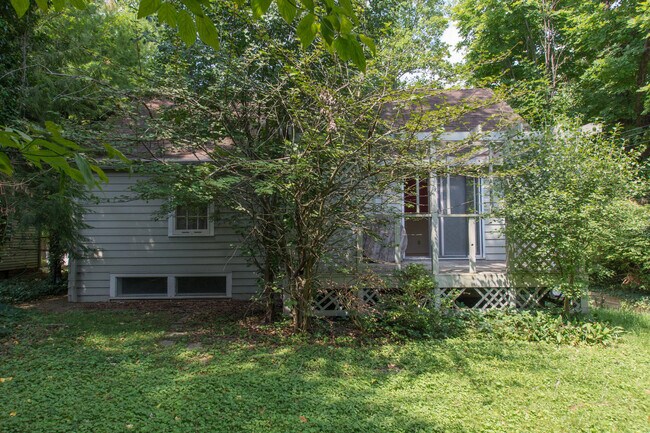 Building Photo - 321 S Eastside Dr