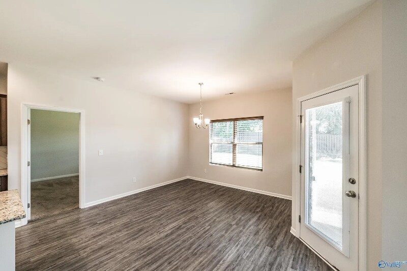 Building Photo - 147 Fernhill Dr NW