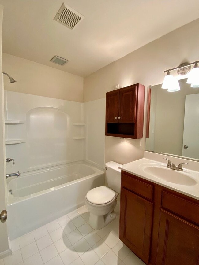 Building Photo - One Bedroom Condo in North Stafford