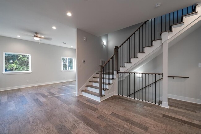Building Photo - 1328 W 23rd St