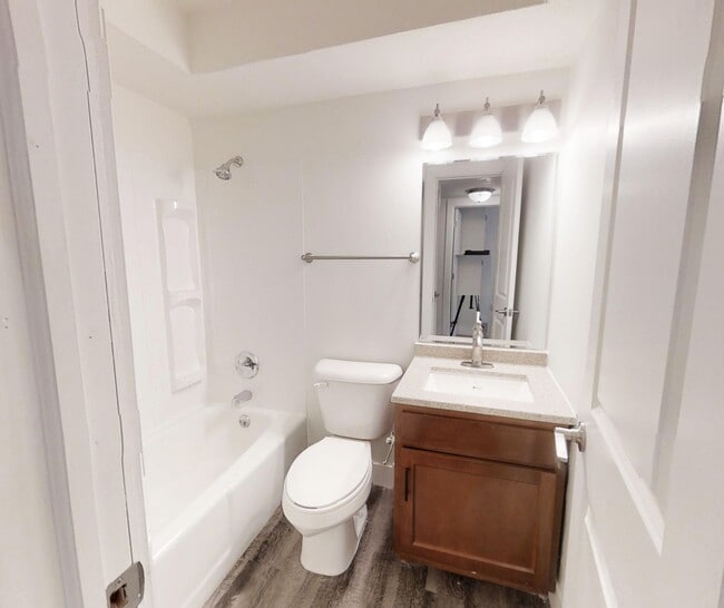 Building Photo - 209 E Clark St