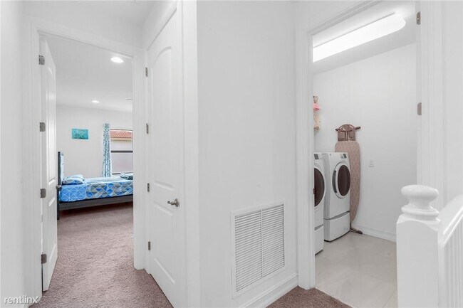 Building Photo - 3 br, 2.5 bath Townhome - 10015 Akenside Dr