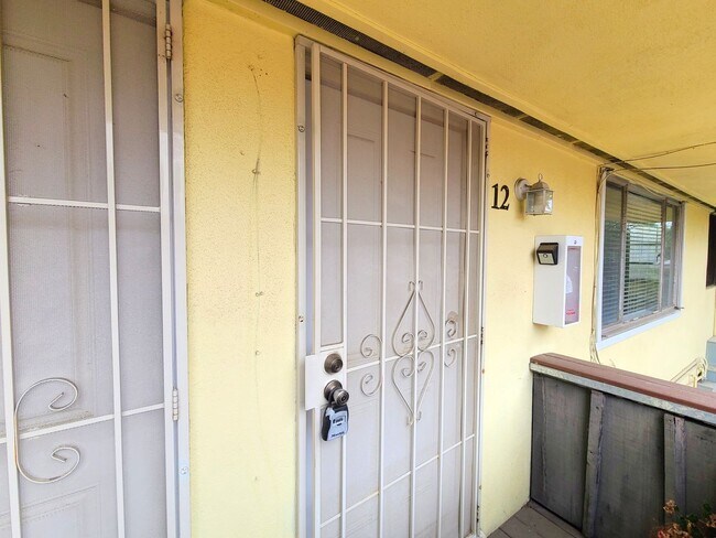 Building Photo - 560 Cajon St