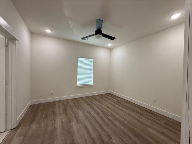 Building Photo - 803 Martin St