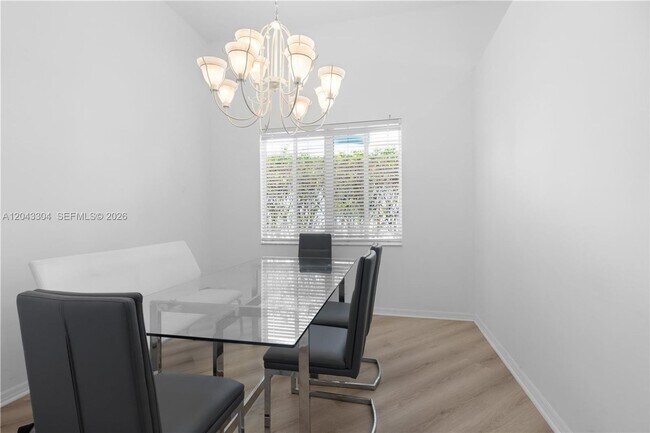 Building Photo - 1102 Camellia Cir