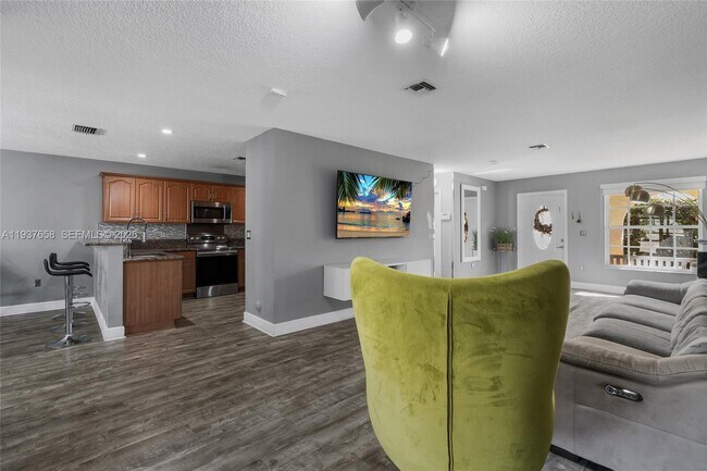 Building Photo - 4055 Eastridge Dr