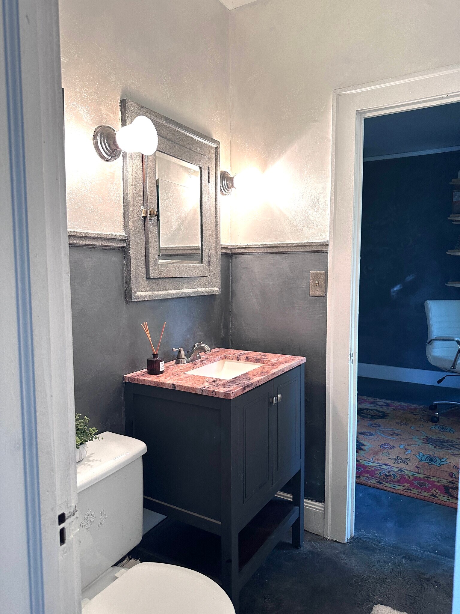 Bathroom - 3901 1/2 Greysolon Rd