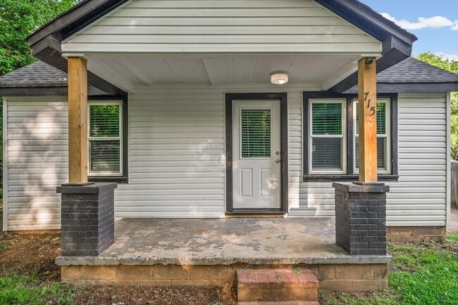 Building Photo - 715 Elder St