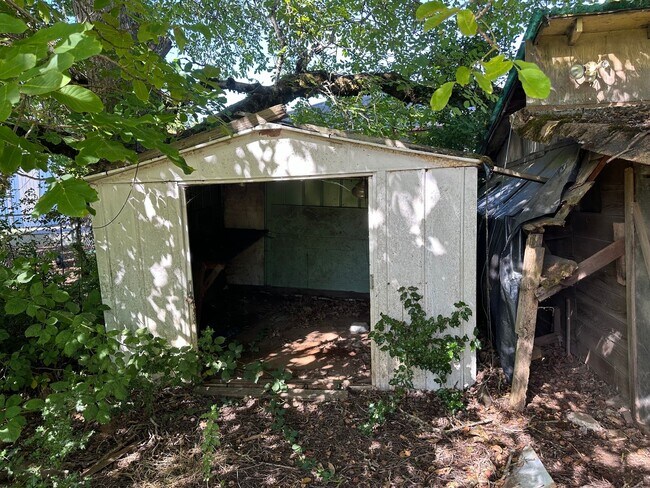 Building Photo - Updated 4 bedroom home on a huge lot!