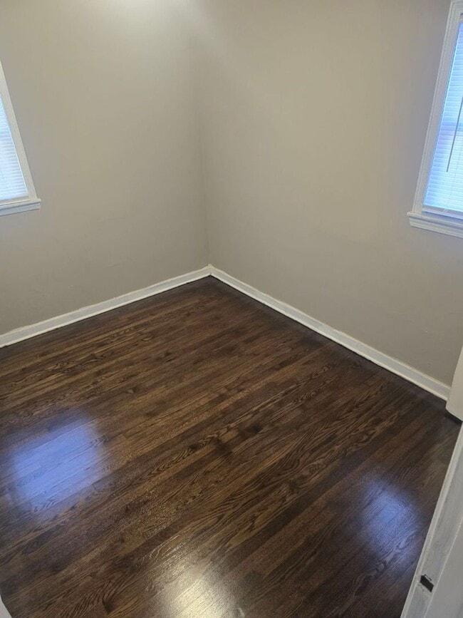 Building Photo - COZY 3 BEDROOM HOME WITH APPLIANCES