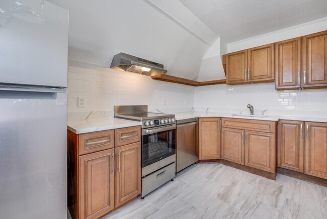 Building Photo - 304 Fulton Ave