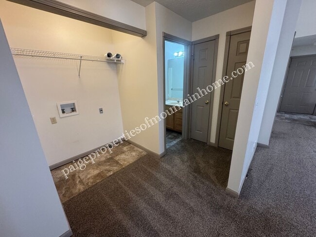 Building Photo - Grand Oak Road