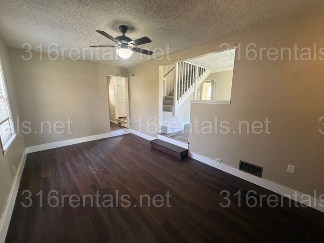 Building Photo - $1445 - 4 bedroom/ 2 bathroom - Single Family Home