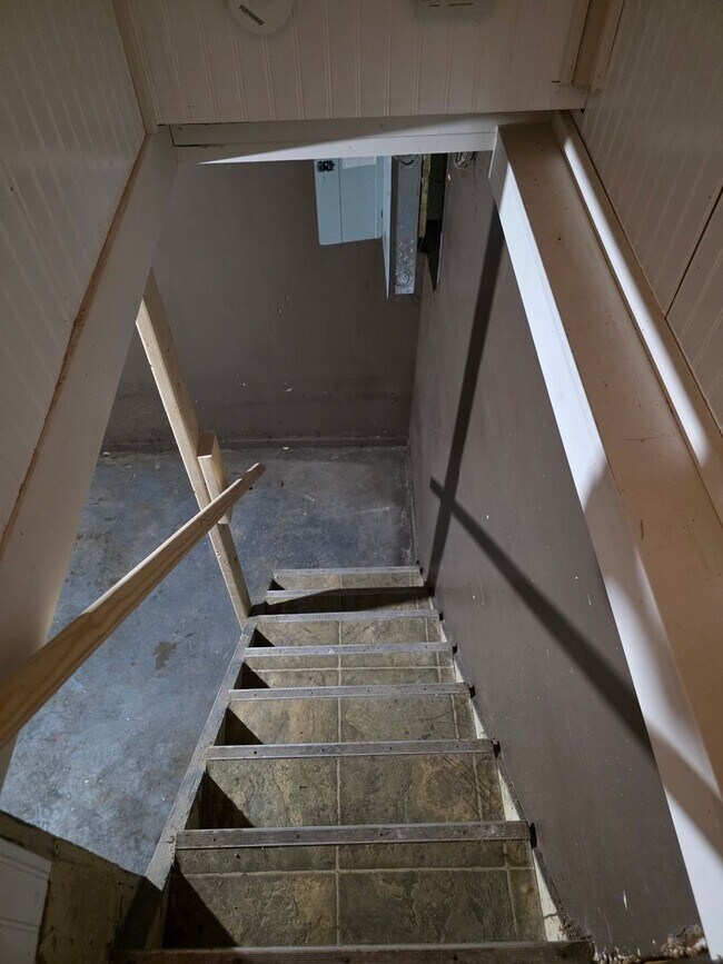 Building Photo - 2-Bedroom, 1-Bathroom Home with Basement – $1,050/Month - Accepting Section 8