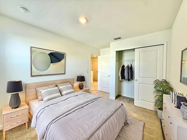 Building Photo - Riverside living redefined - 3Bedrooms/2.5Baths newly built townhome in Edgewater!