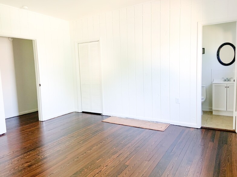 Building Photo - 109 W Maple St