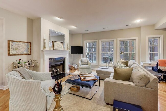 Building Photo - 1529 N Mohawk St