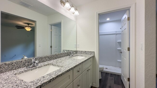 Building Photo - 40 Maple Ln