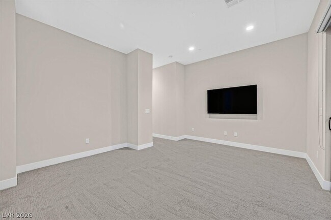 Building Photo - 65 Garibaldi Wy