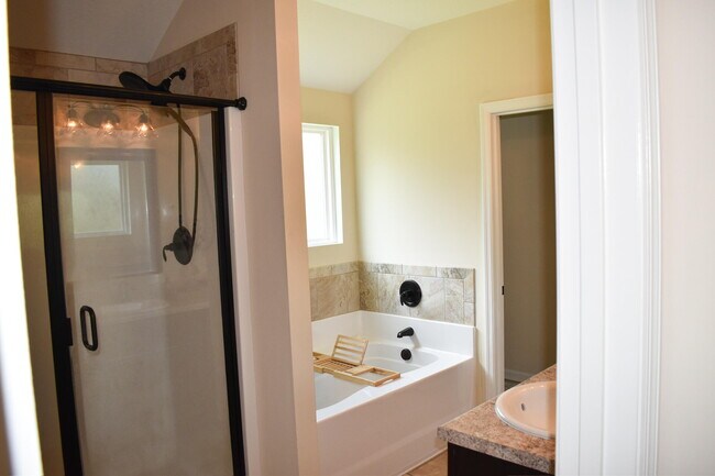 Building Photo - 3262 Alexandria Dr