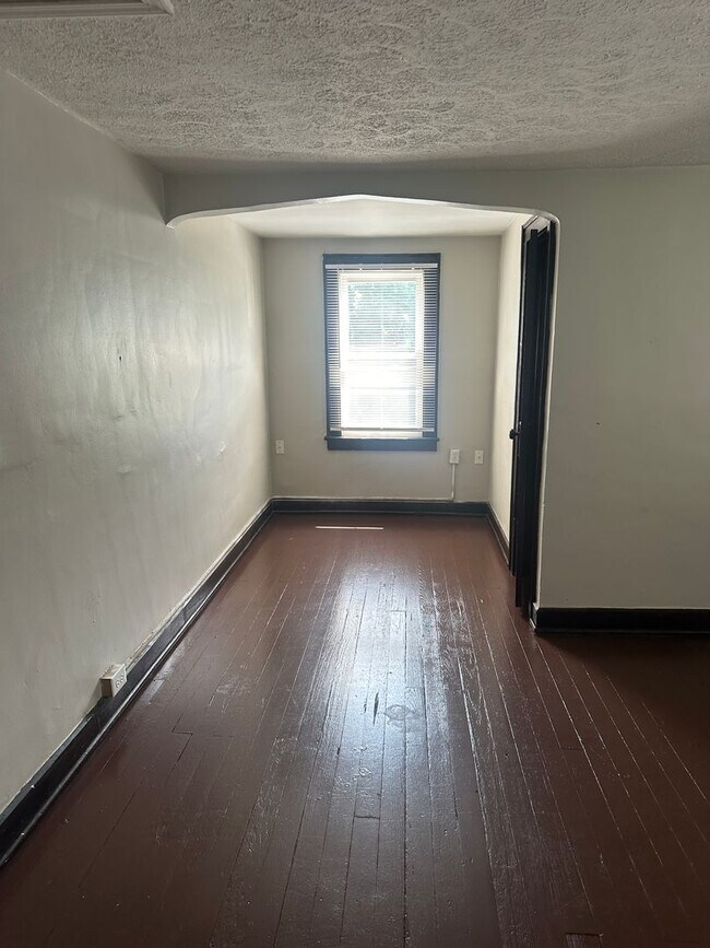 Building Photo - 730 N Bradley Ave