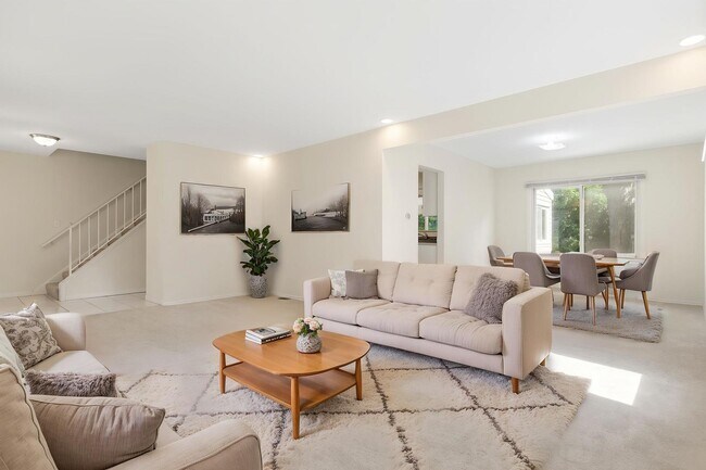 Building Photo - 421 Collen Dr