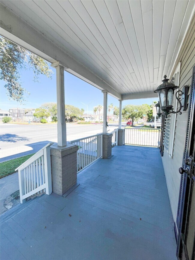 Building Photo - 901 Broadway Avenue J