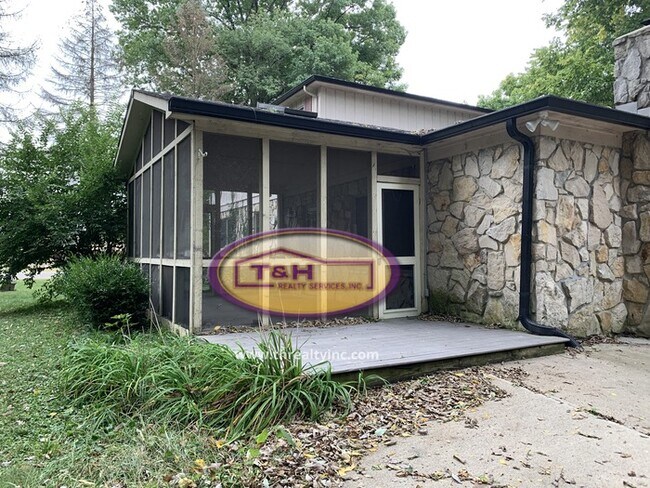 Building Photo - Spacious Home in Perry Township!