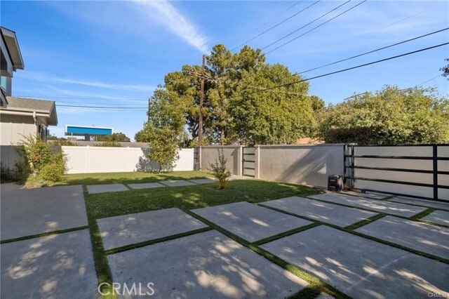 Building Photo - 5537 Vanalden Ave