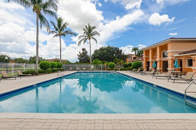 Building Photo - 141 SW Palm Dr
